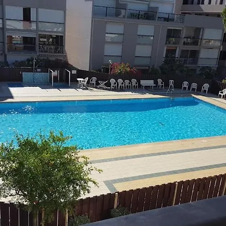 Avec Piscine & Proche Du Port Anime グリュイッサン